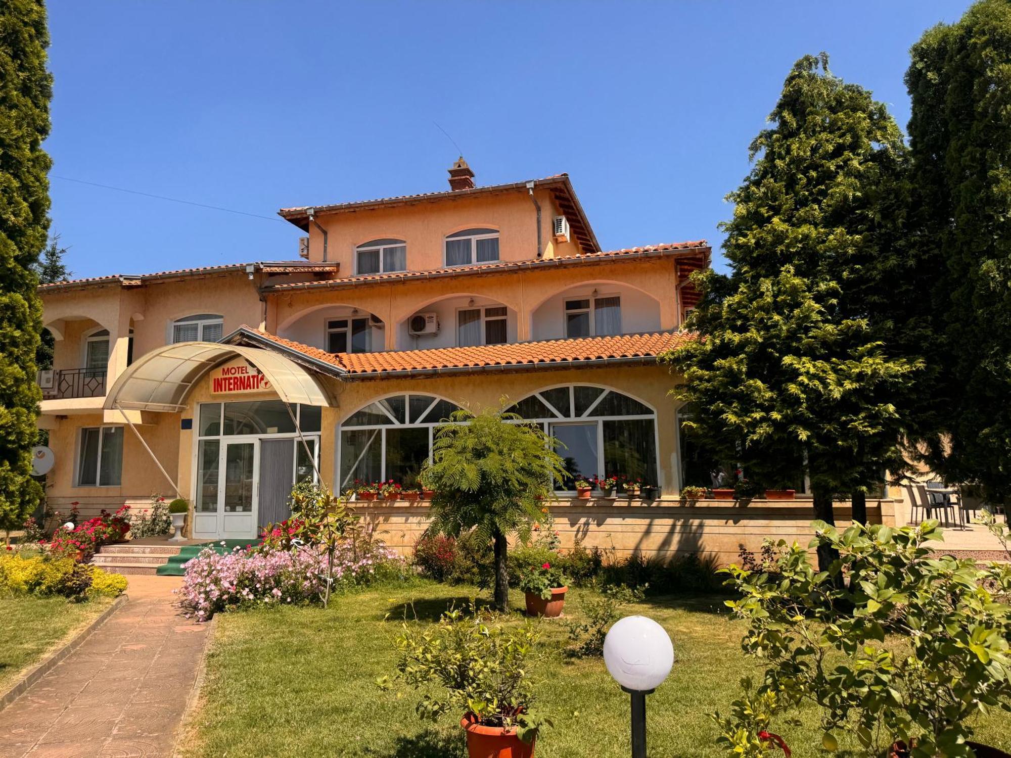 Motel International Berkovitsa Extérieur photo