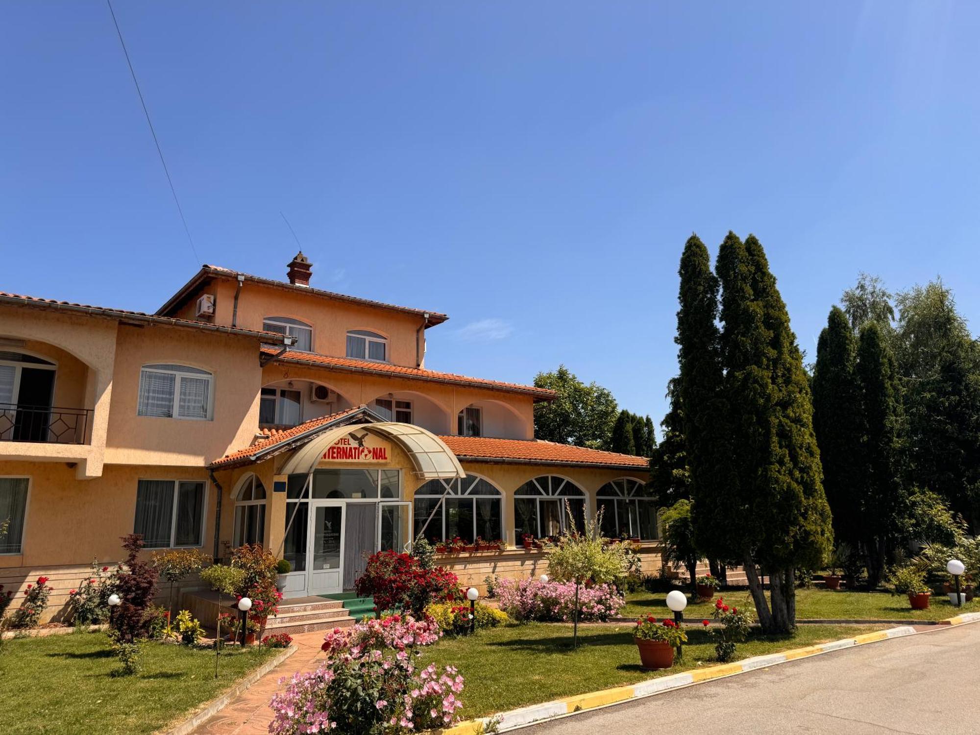 Motel International Berkovitsa Extérieur photo